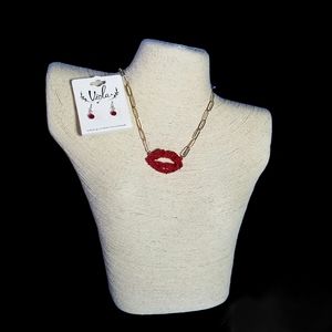 Viola Lips Pendant Short Chain Necklace Set